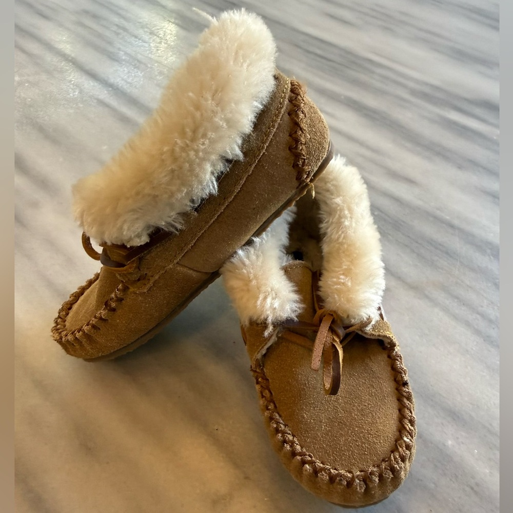 Minnetonka Kids Brown Moccasins with Plush Lining